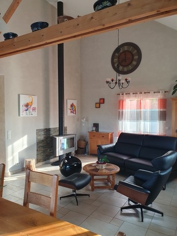 le salon et le poêle à bois
